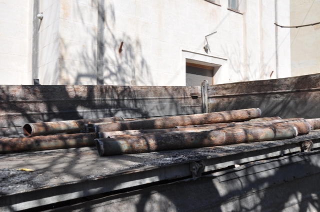 В результате порыва теплотрассы на ул. Генерала Петрова силами «Cевтеплоэнерго» заменено 85 метров трубы