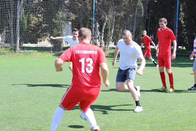 Команда «Севтеплоэнерго» по мини-футболу обыграла команду Департамента сельского хозяйства со счетом 14:4
